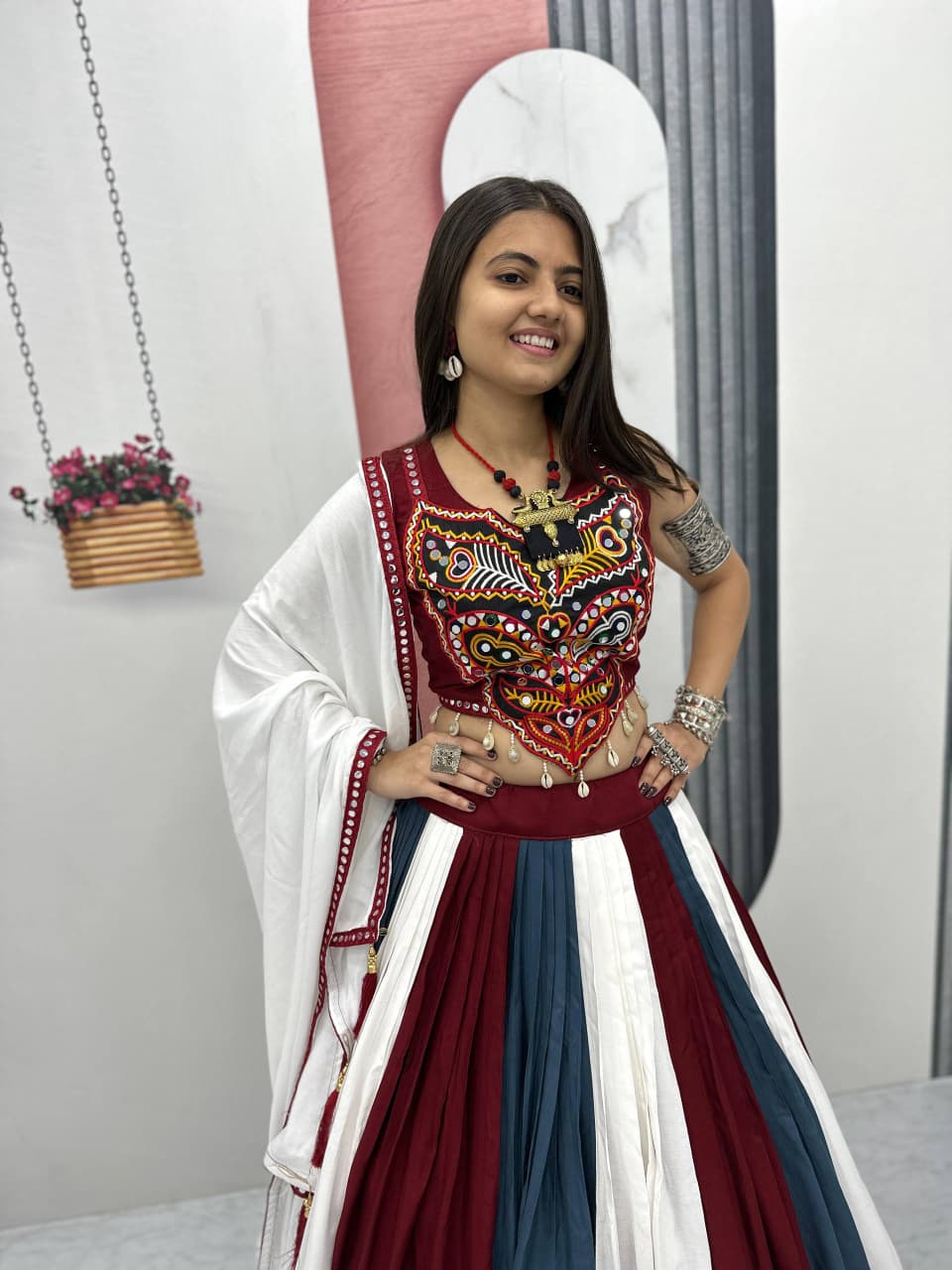 Simple Gamthi Work Chanya Choli - Image 2