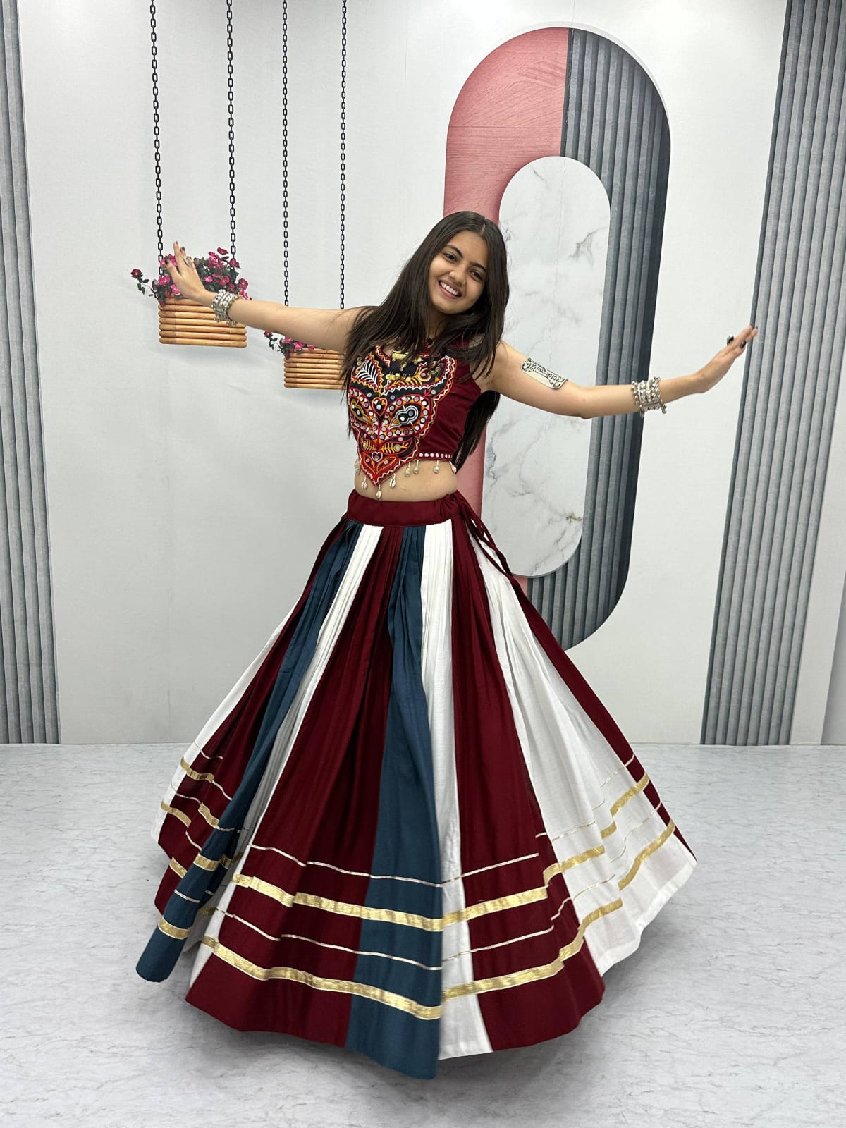 Simple Gamthi Work Chanya Choli - Image 3