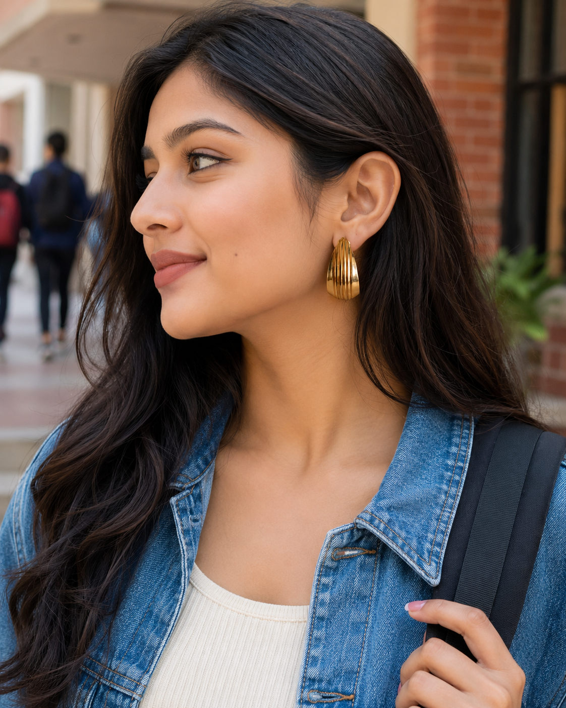 Gold-toned ribbed teardrop earrings